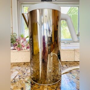 Alessi kettle  “Hot-it” WA-09W USA—electric. Reflecting surface & white.